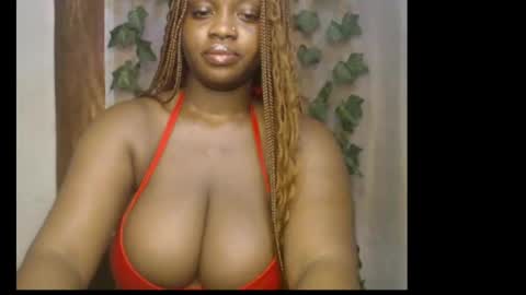 Snapshot of queenofalltest chatting on April 8, 8:25 am Zoey online show from April 8, 8:25 am