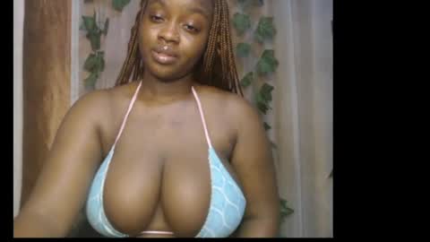 Snapshot of queenofalltest chatting on April 12, 8:52 am Zoey online show from April 12, 8:52 am