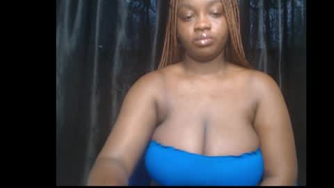 Snapshot of queenofalltest chatting on April 25, 9:01 am Zoey online show from April 25, 9:01 am