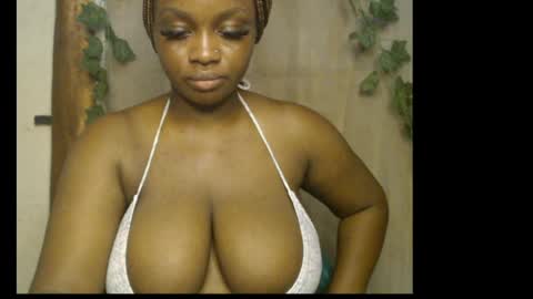 Snapshot of queenofalltest chatting on May 5, 9:12 pm Zoey online show from May 5, 9:12 pm
