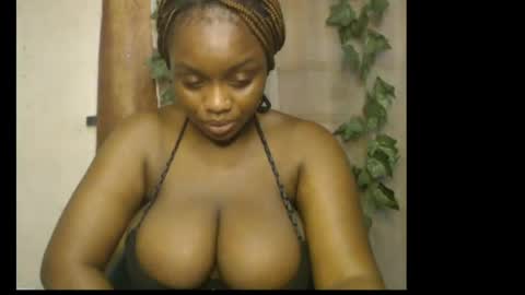 Snapshot of queenofalltest chatting on May 11, 4:15 pm Zoey online show from May 11, 4:15 pm