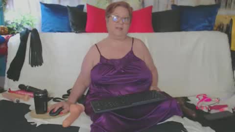 QueenPammy online show from May 11, 6:30 am