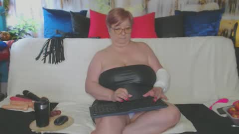 QueenPammy online show from May 16, 6:21 am