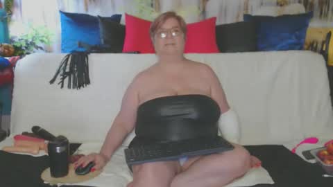 QueenPammy online show from May 16, 6:32 am