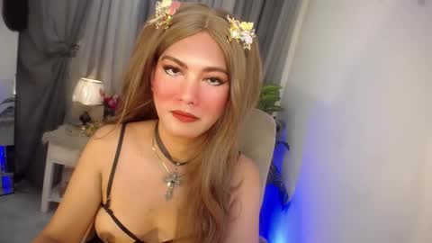 Snapshot of queensabbyvee chatting on October 23, 2:38 pm Sabrina online show from October 23, 2:38 pm