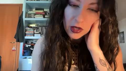 queenselket online show from April 22, 10:28 am