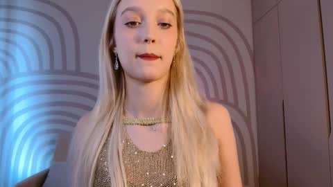 Snapshot of queenserenaaa chatting on June 4, 1:17 pm Serena XoXo online show from June 4, 1:17 pm