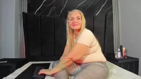 queenstarhyl online show from March 4, 6:08 am