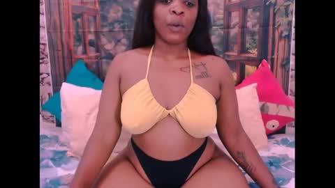 Snapshot of queenteex69 chatting on December 6, 10:05 am TEE online show from December 6, 10:05 am
