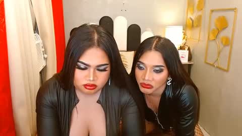 Snapshot of queenunivers chatting on December 7, 2:09 am queenshasha and nathalie online show from December 7, 2:09 am