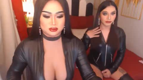 Snapshot of queenunivers chatting on January 4, 6:30 pm queenshasha and nathalie online show from January 4, 6:30 pm