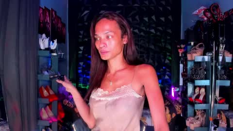 Snapshot of queenvalentinats chatting on April 26, 5:43 pm ValentinaMoone online show from April 26, 5:43 pm