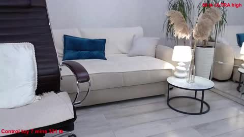 Snapshot of queenviktoria chatting on February 11, 7:16 pm Viktoria online show from February 11, 7:16 pm