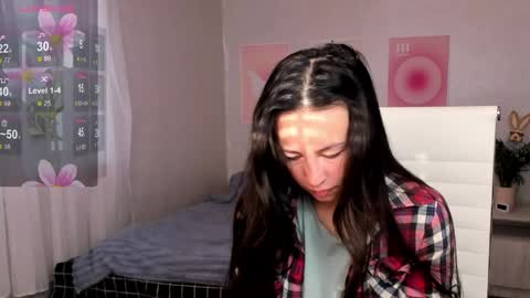 Snapshot of queitsharm_ chatting on April 5, 6:10 am Anna online show from April 5, 6:10 am