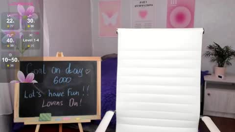 Snapshot of queitsharm_ chatting on April 22, 6:05 am Anna online show from April 22, 6:05 am