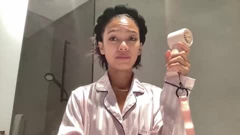 Snapshot of quelc538 chatting on March 11, 7:03 am quelc538 online show from March 11, 7:03 am