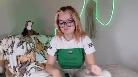 Bri online show from December 18, 4:20 am