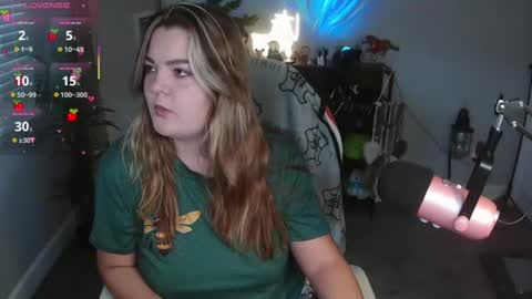 Snapshot of quervoqueen1 chatting on June 25, 11:31 pm Bri online show from June 25, 11:31 pm