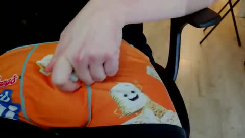 Snapshot of questionsfordays chatting on March 28, 8:19 pm DaddyDreams online show from March 28, 8:19 pm