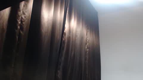 oilypanda online show from February 12, 10:15 pm