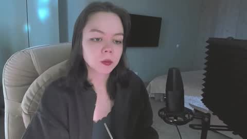Snapshot of quietluxury chatting on March 19, 12:20 pm quietluxury online show from March 19, 12:20 pm