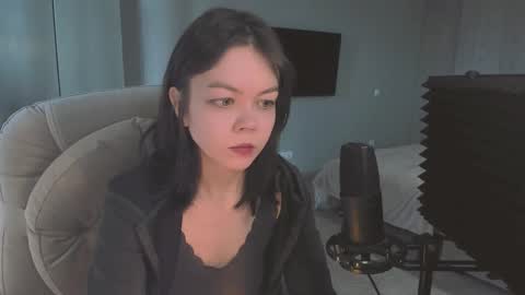 Snapshot of quietluxury chatting on March 20, 12:32 pm quietluxury online show from March 20, 12:32 pm