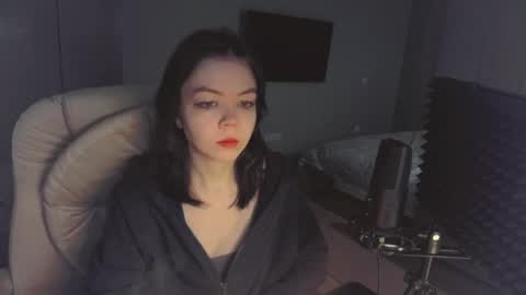 Snapshot of quietluxury chatting on April 7, 12:27 pm quietluxury online show from April 7, 12:27 pm