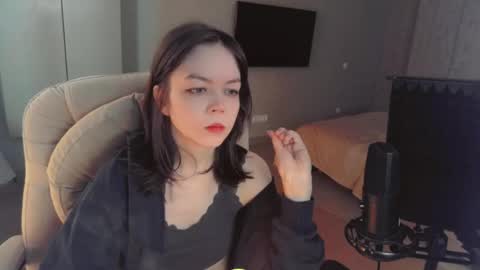Snapshot of quietluxury chatting on April 11, 1:37 pm quietluxury online show from April 11, 1:37 pm