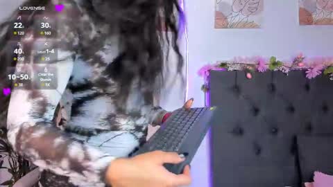 Snapshot of quiinn__bx chatting on April 11, 10:36 pm online show from April 11, 10:36 pm