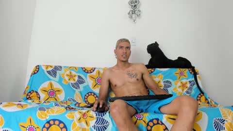 Snapshot of quinnandpuma chatting on December 8, 11:40 pm QuinnAndPuma online show from December 8, 11:40 pm