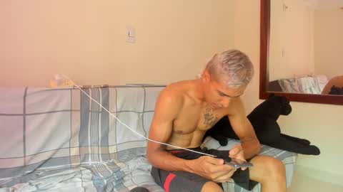 Snapshot of quinnandpuma chatting on March 10, 9:07 pm QuinnAndPuma online show from March 10, 9:07 pm