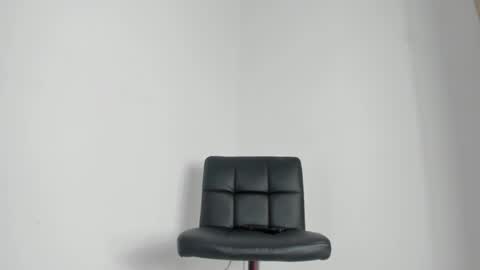 Snapshot of quuen_valery chatting on February 24, 6:00 am quuen_valery online show from February 24, 6:00 am