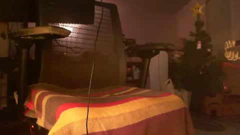 Snapshot of qwerty__pop chatting on December 23, 4:43 am qwerty__pop online show from December 23, 4:43 am