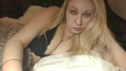 qwertyui online show from February 23, 12:46 pm