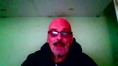 Snapshot of qwertyuiop22348015 chatting on January 19, 9:46 am qwertyuiop22348015 online show from January 19, 9:46 am