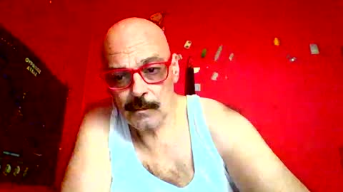 Snapshot of qwertyuiop22348015 chatting on February 9, 7:56 am qwertyuiop22348015 online show from February 9, 7:56 am