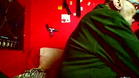 Snapshot of qwertyuiop22348015 chatting on March 7, 9:17 am qwertyuiop22348015 online show from March 7, 9:17 am