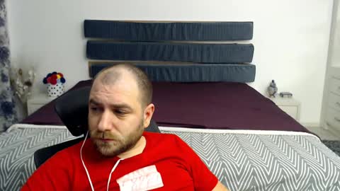 Snapshot of r0bila chatting on February 10, 1:35 am R0bila online show from February 10, 1:35 am