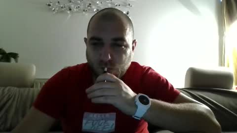 Snapshot of r0bila chatting on March 3, 6:37 am R0bila online show from March 3, 6:37 am