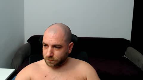 Snapshot of r0bila chatting on September 24, 10:35 pm R0bila online show from September 24, 10:35 pm