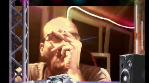 Snapshot of r_2d2_ chatting on October 3, 10:07 pm dj mike online show from October 3, 10:07 pm