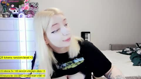 Snapshot of raaaaaaawr chatting on January 12, 12:27 am - online show from January 12, 12:27 am