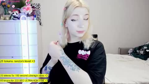 Snapshot of raaaaaaawr chatting on February 8, 4:27 am - online show from February 8, 4:27 am