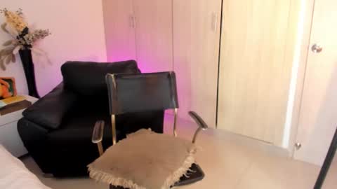 natalia  -  online show from October 22, 4:35 am