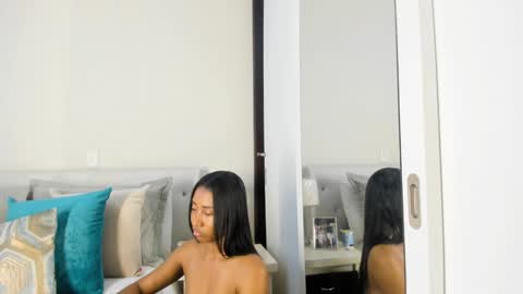 Snapshot of rachel_evans_xx chatting on January 18, 9:13 pm rachel online show from January 18, 9:13 pm