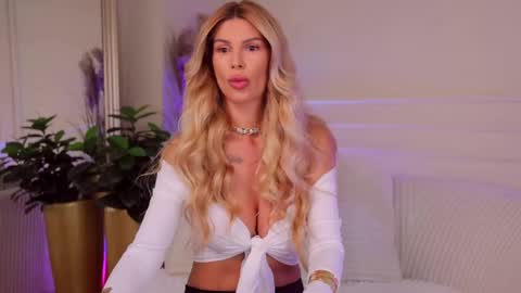 rachel_quinn_ online show from May 6, 3:35 am