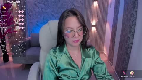 Snapshot of rachel_williamss chatting on December 22, 1:45 am rachel online show from December 22, 1:45 am