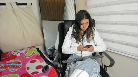 Snapshot of rachell_criss chatting on February 9, 6:43 am Rachell online show from February 9, 6:43 am