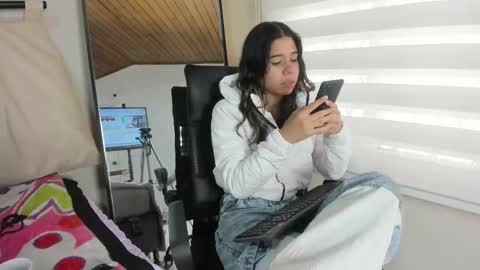 Snapshot of rachell_criss chatting on February 9, 4:50 pm Rachell online show from February 9, 4:50 pm