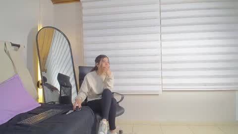 Snapshot of rachell_criss chatting on February 11, 6:40 am Rachell online show from February 11, 6:40 am